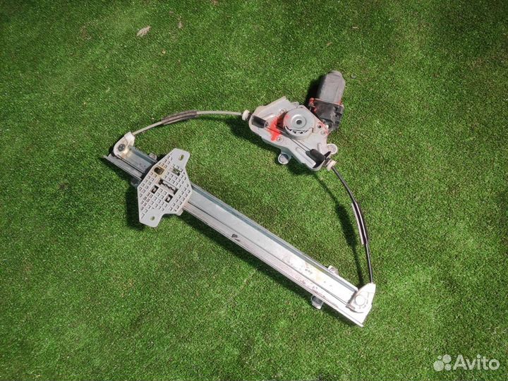 Стеклоподъемник передний левый Kia Rio 3 седан 1.4