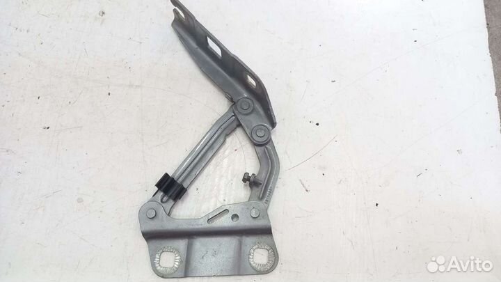 Петля капота правая Mercedes W251 R350