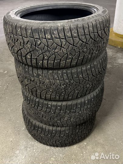 Bridgestone Blizzak Spike-02 235/45 R17 94T