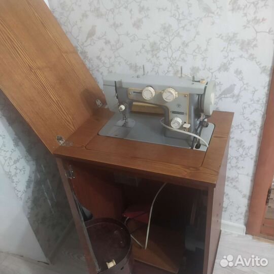 Швейная машина Подольск 142