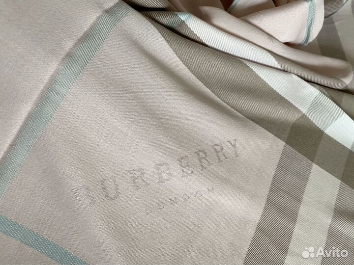 Платок кашемировый Burberry в подарочной упаковке