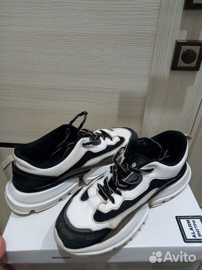 Кроссовки на девочку