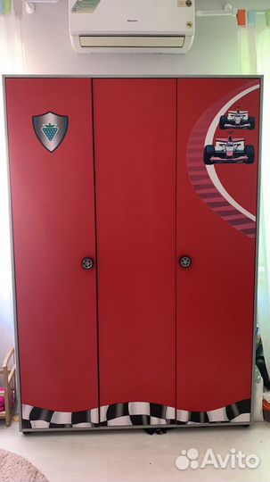 Продам мебельный гарнитур для детской комнаты