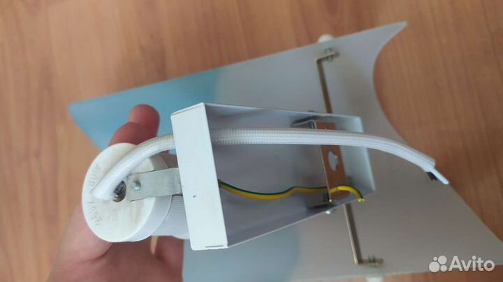 Светильник на стену