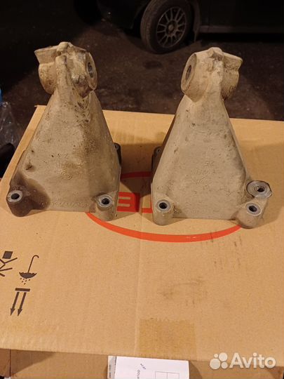 Продам кронштейн двигателя