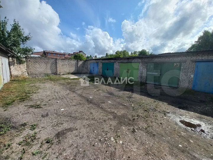 Гараж, > 30 м²