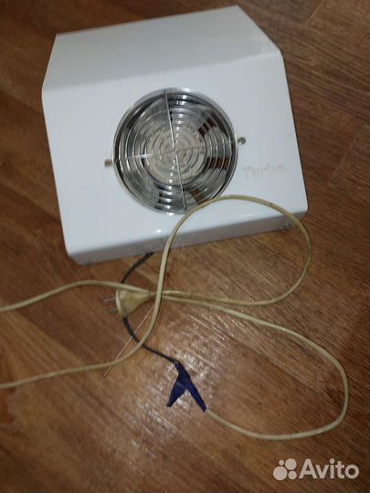 Вытяжка для маникюра и педикюра