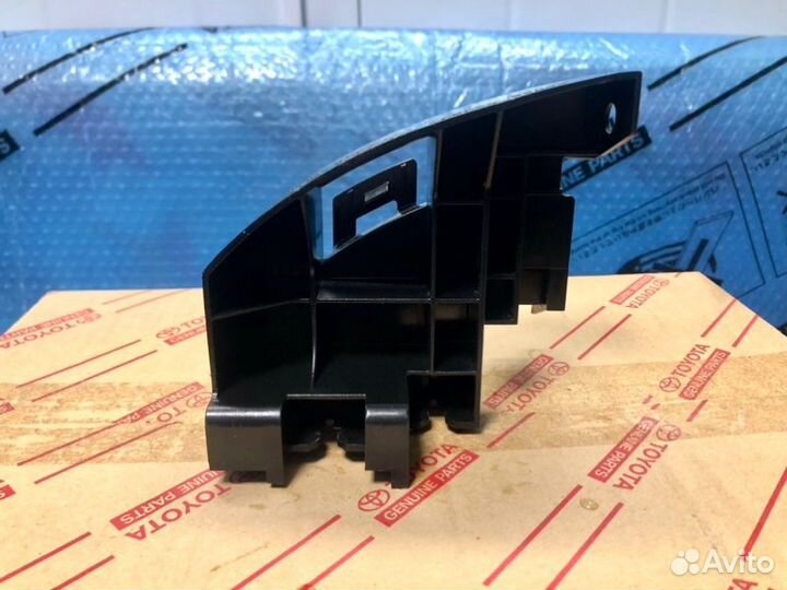 Кронштейн бампера задний левый Lexus Lx 570