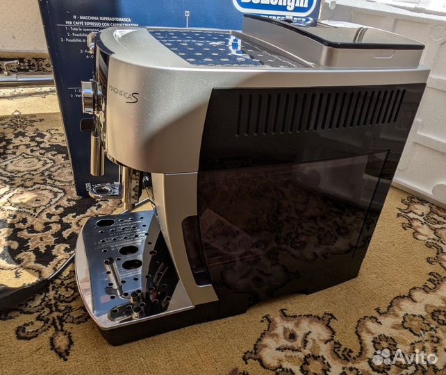 Кофемашина delonghi magnifica s