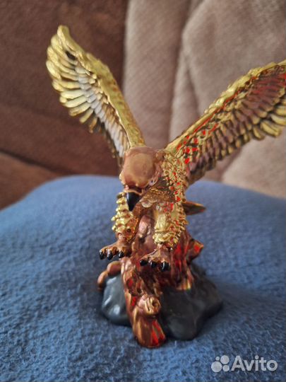 Статуэтка орла