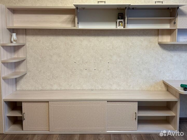 Тумба под телевизор и шкаф навесной