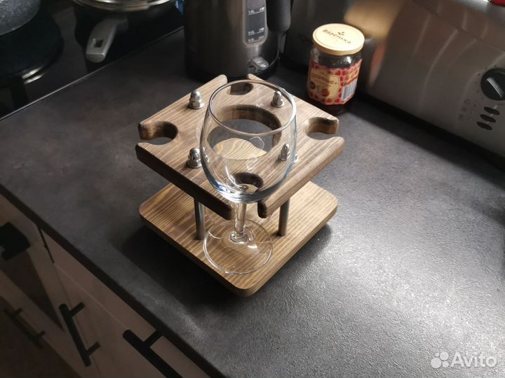 Подставка для бутылки вина и бокалов