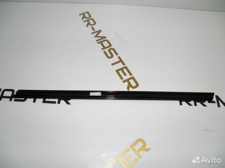 Молдинг задней форточки левый RRS L494
