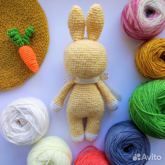 Вязаные игрушки зайчики