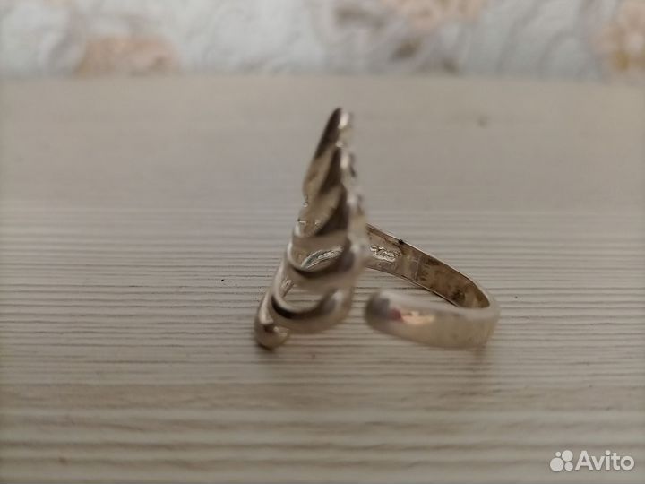 Серебряное кольцо