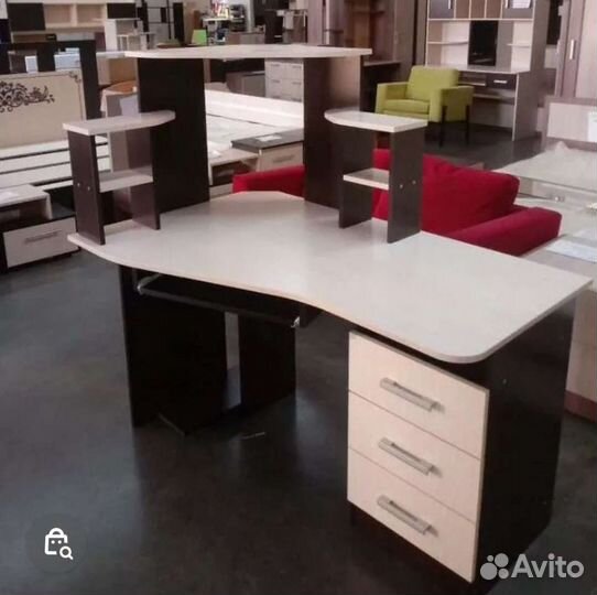 Компьютерные угловые столы