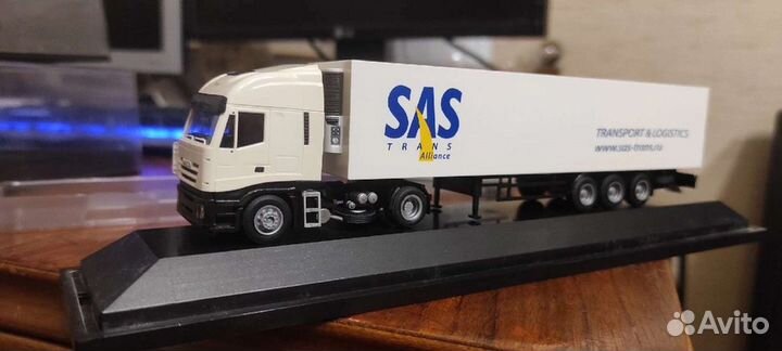 Коллекция машинок renault и фура iveco