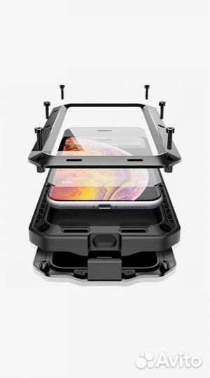 Чехол на iPhone 13 противоударный