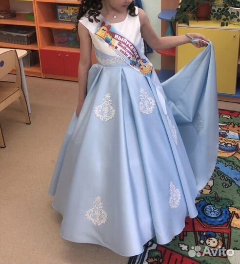 Нарядное платье для девочки 134 140