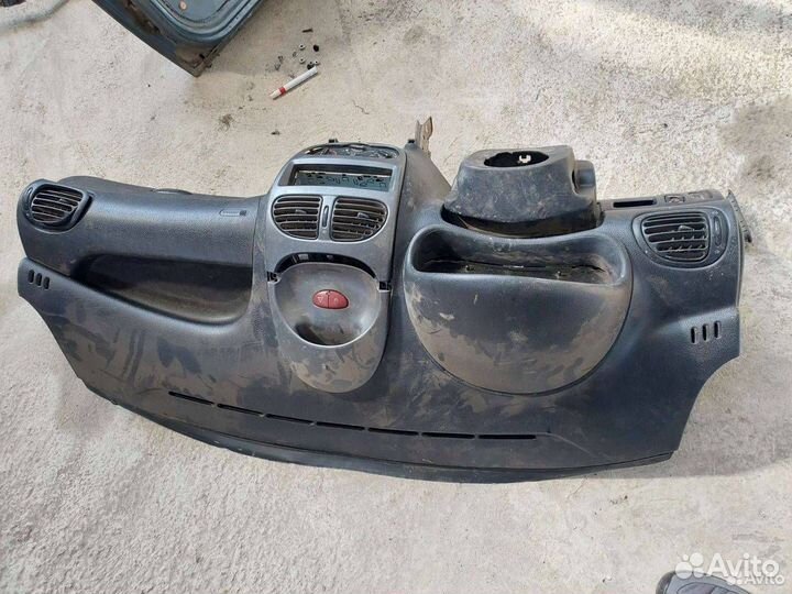 Торпеда, панель приборов Peugeot 206 рест. 2008г