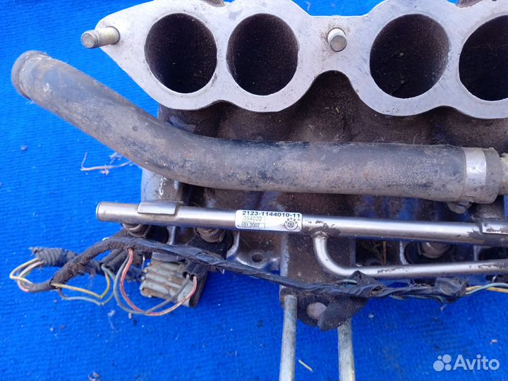 Топливная рампа с форсунками, вп. коллектор нива