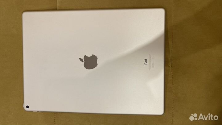 iPad Pro 12,9 1 поколения и Apple Pencil 1