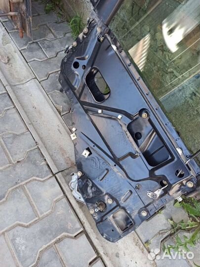 Задний левый стеклоподъёмник Ауди 80, 90