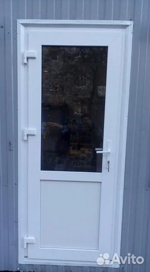 Дверь пластиковая