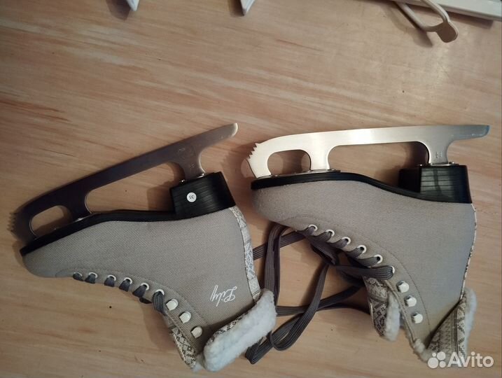 Коньки фигурные 35 размер