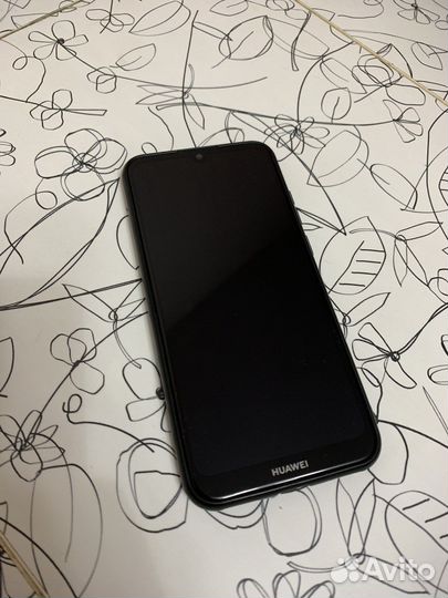 Телефон Huawei y6s
