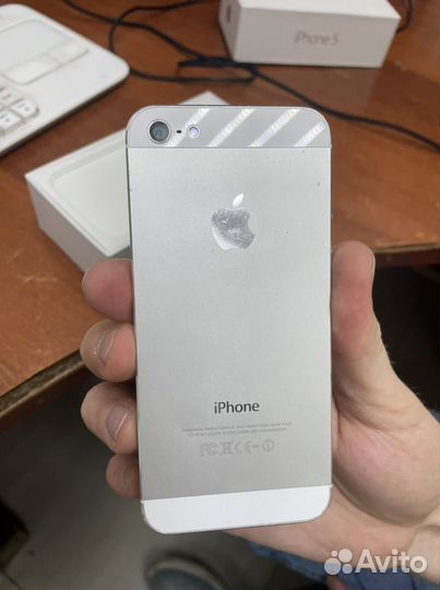 Телефон iPhone 5с