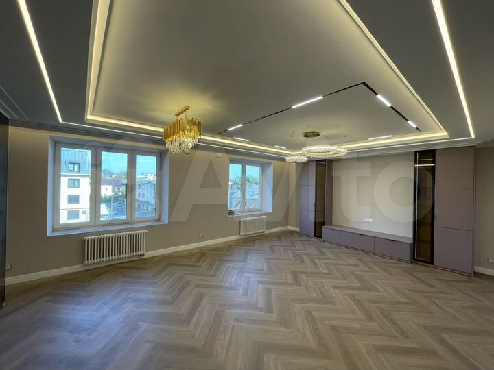 3-к. квартира, 137 м², 2/5 эт.