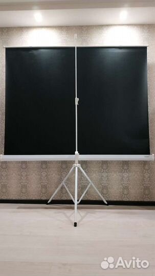 Экран для проектора на штативе