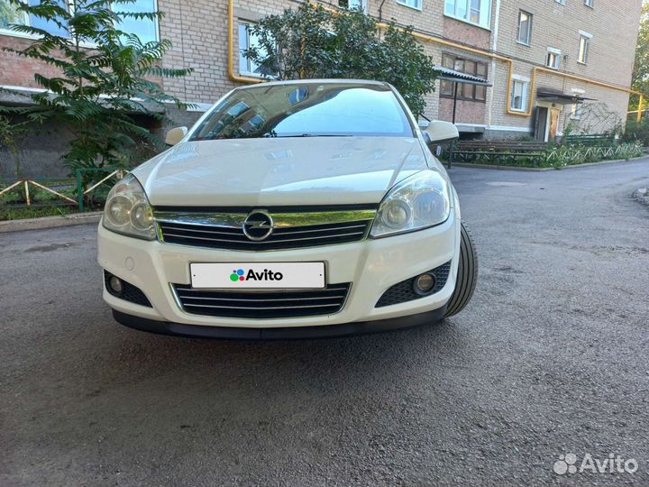 Opel Astra 1.8 МТ, 2013, 230 000 км