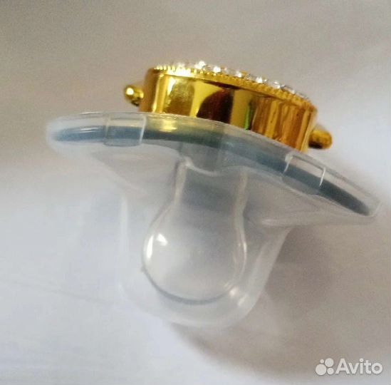 Соска со стразами