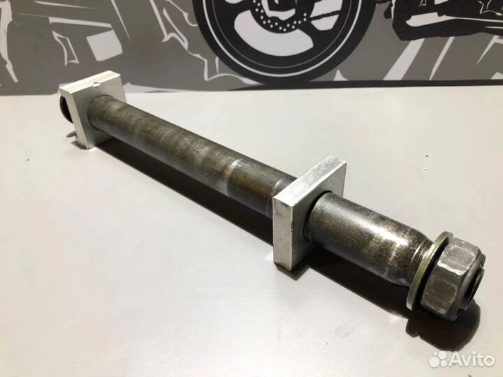 Ось заднего колеса Yamaha YZF-R6 2002г