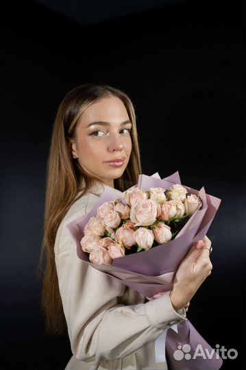 Букет пионовидных кустовых роз бомбастик