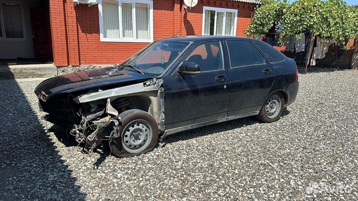 LADA Priora 1.6 МТ, 2011, битый, 300 000 км