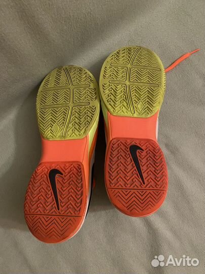 Теннисные кроссовки nike zoom