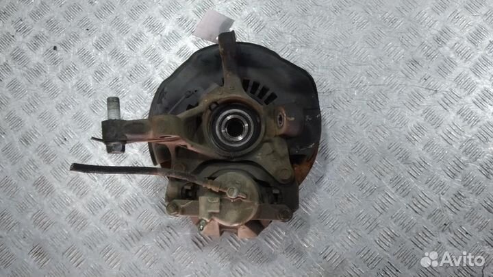 Кулак поворотный правый Toyota Voxy R70 (07-10)