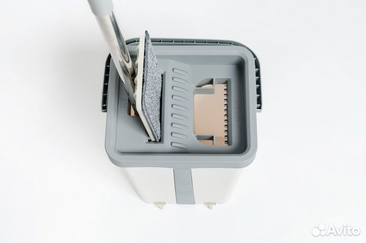 Ведро с отжимом 8 литров + швабра с насадками