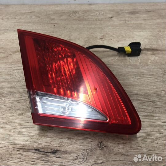 Фонарь в крышку багажника Peugeot 408