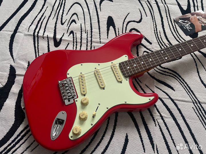 Электрогитара Eko stratocaster red