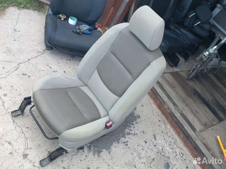 Mazda 5 (CR) сиденье перед пассажир обогрев SRS