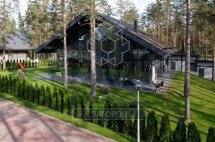 Дом 286 м² на участке 20 сот.