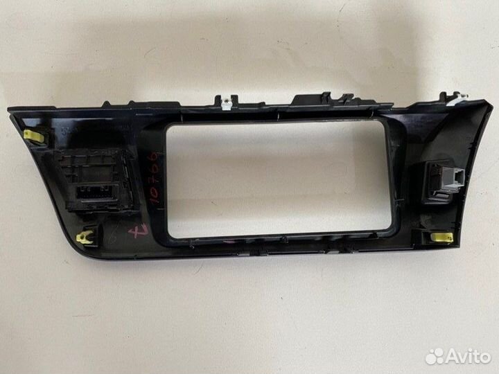 Рамка магнитолы Toyota Corolla E180 2013-2016