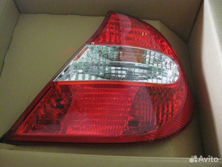 Toyota camry 30 фонарь задний правый оригинальный