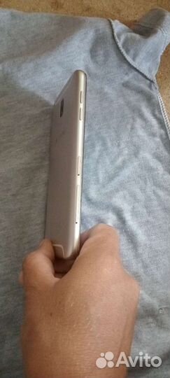 Телефон Samsung J7