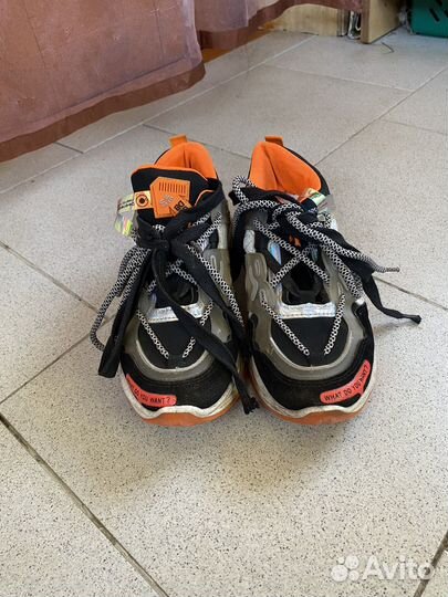 Кроссовки женские