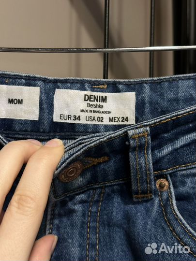 Джинсы bershka mom